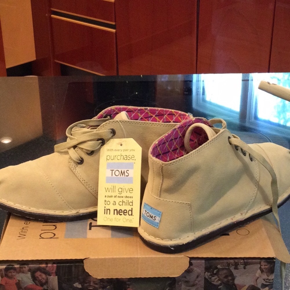 Toms desert boots